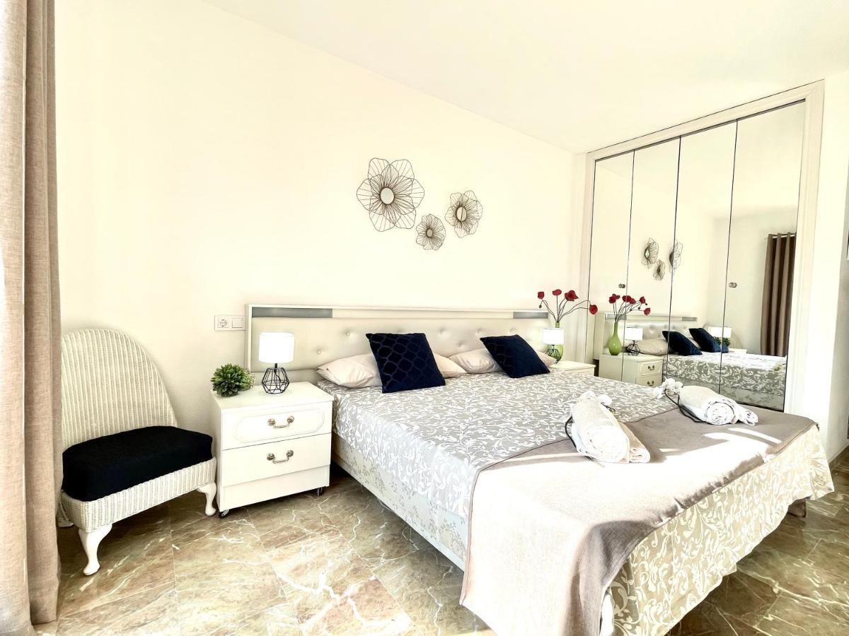 Riviera By The Beach 2 Bedroom Apartment Sitio de Calahonda ภายนอก รูปภาพ