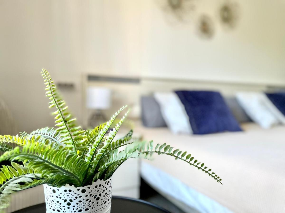 Riviera By The Beach 2 Bedroom Apartment Sitio de Calahonda ภายนอก รูปภาพ